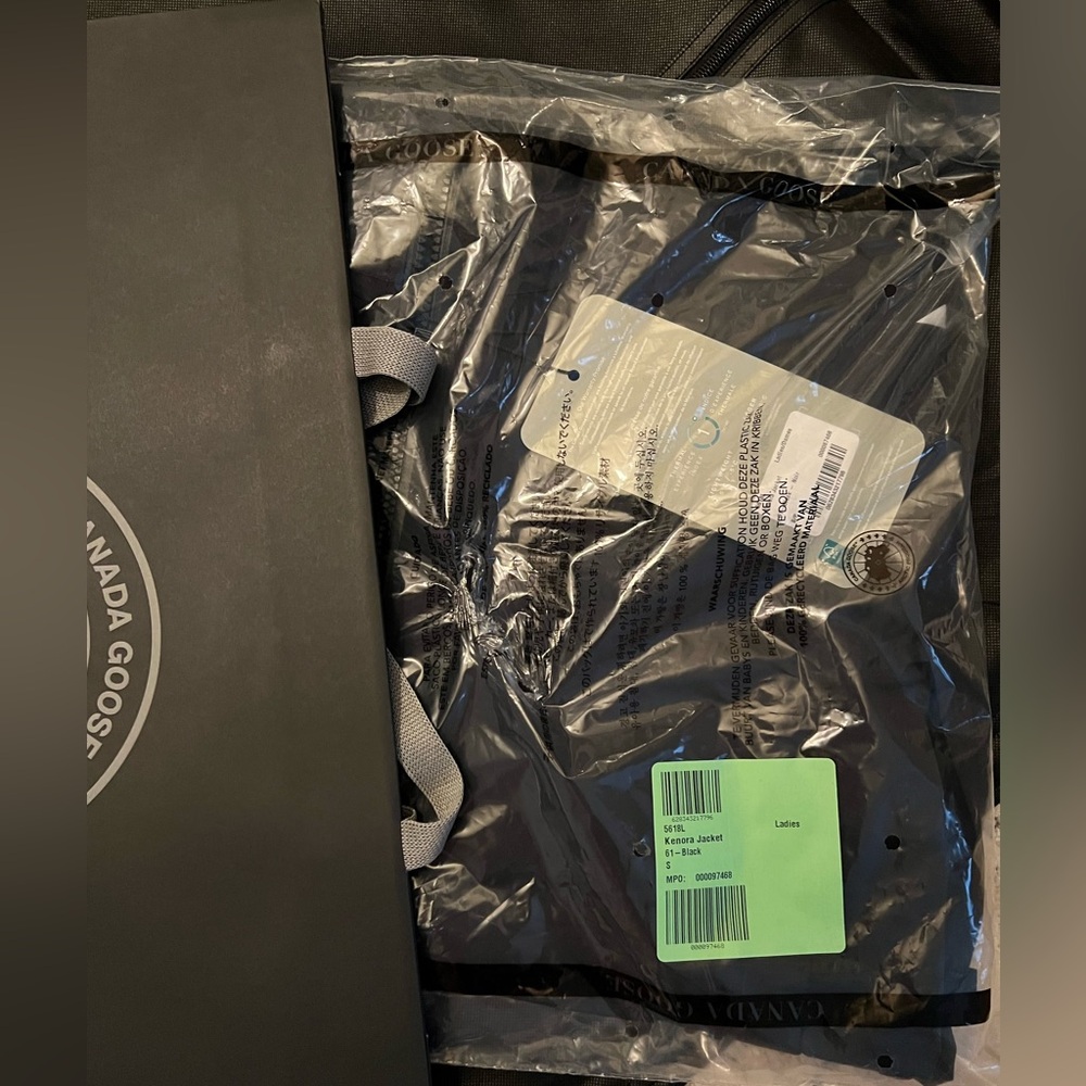 Canada Goose Kenora jacket - Picture 9 of 11